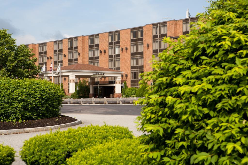 Radisson Hotel And Suites Chelmsford-Lowell Buitenkant foto